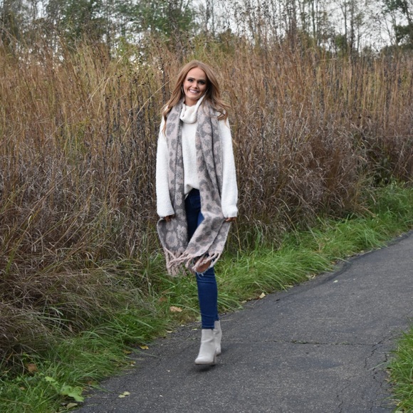 Meet your Posher, Olivia - Picture 8 of 8